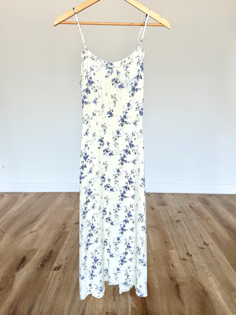 Reformation Blue Floral Smocked Back  Dress 100% Viscose Size 2 EUC